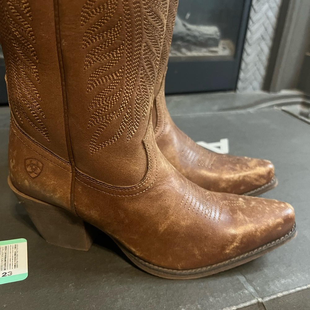 Ariat Brown Heeled Boots with Classic Western Style - Picture 11 of 17